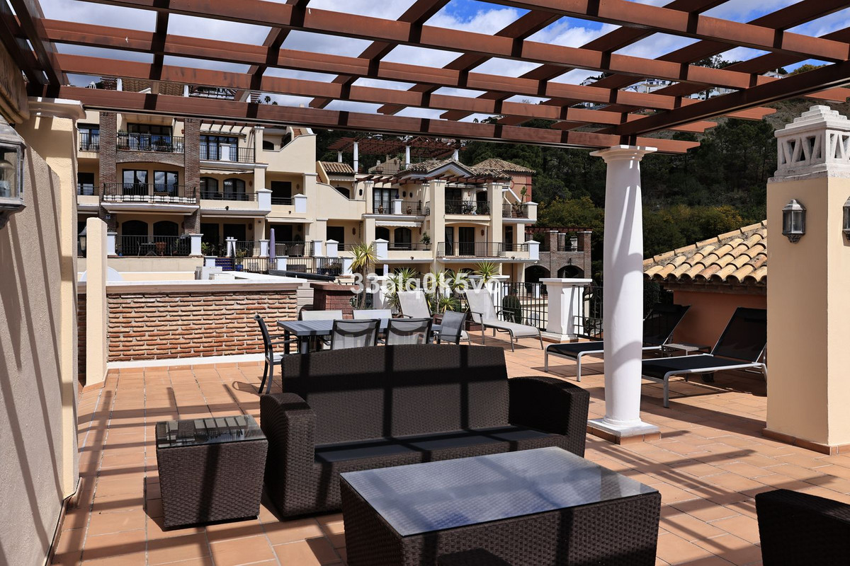 3 Bed, 2 Bath, ApartmentFor Sale, Benahavis, Malaga