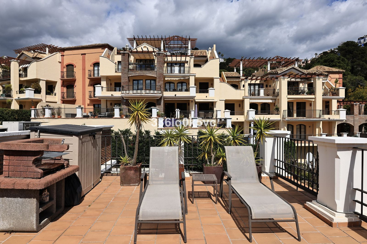 3 Bed, 2 Bath, ApartmentFor Sale, Benahavis, Malaga