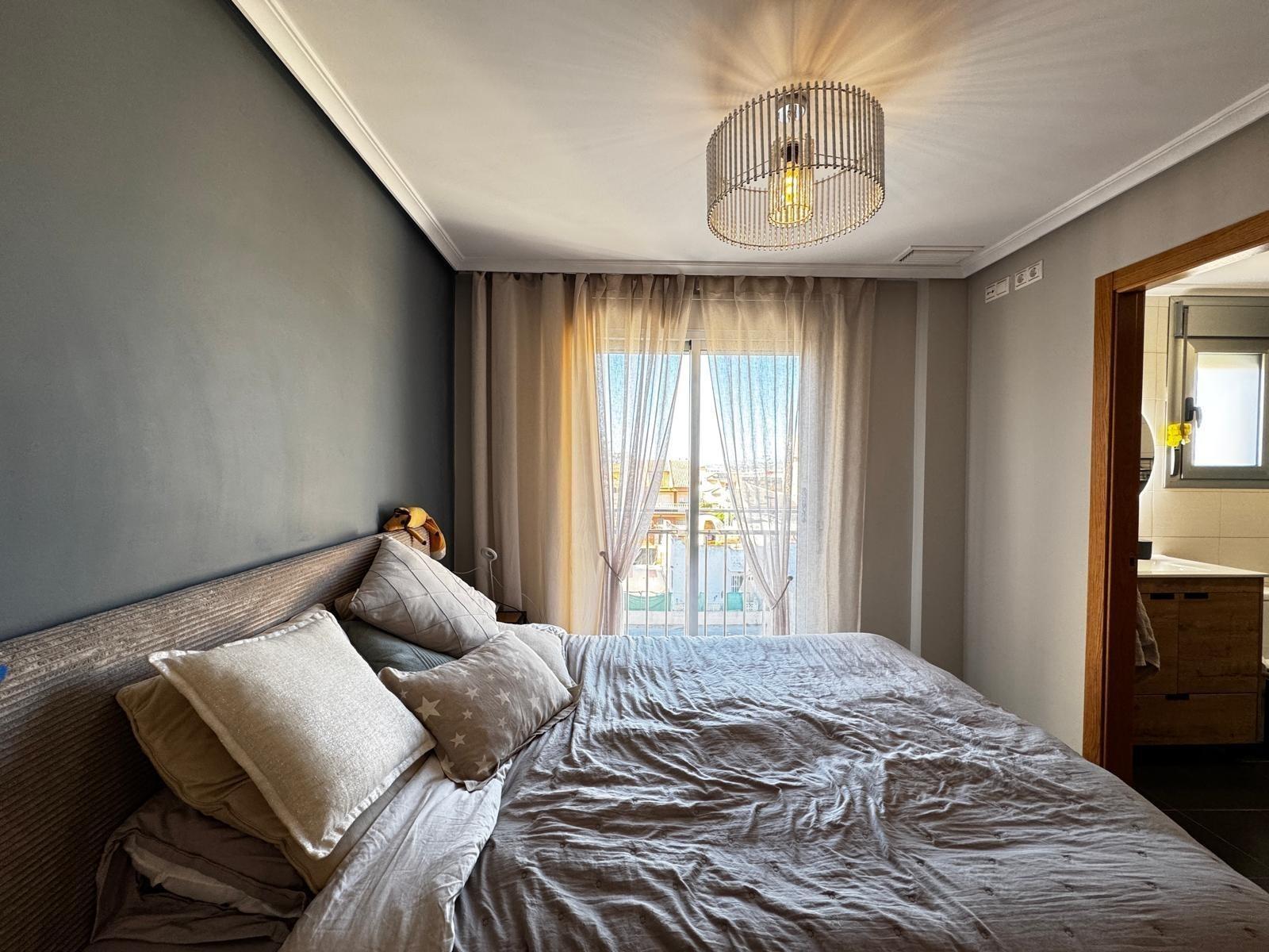 3 Bed, 2 Bath, ApartmentFor Sale, Torrevieja, Alicante