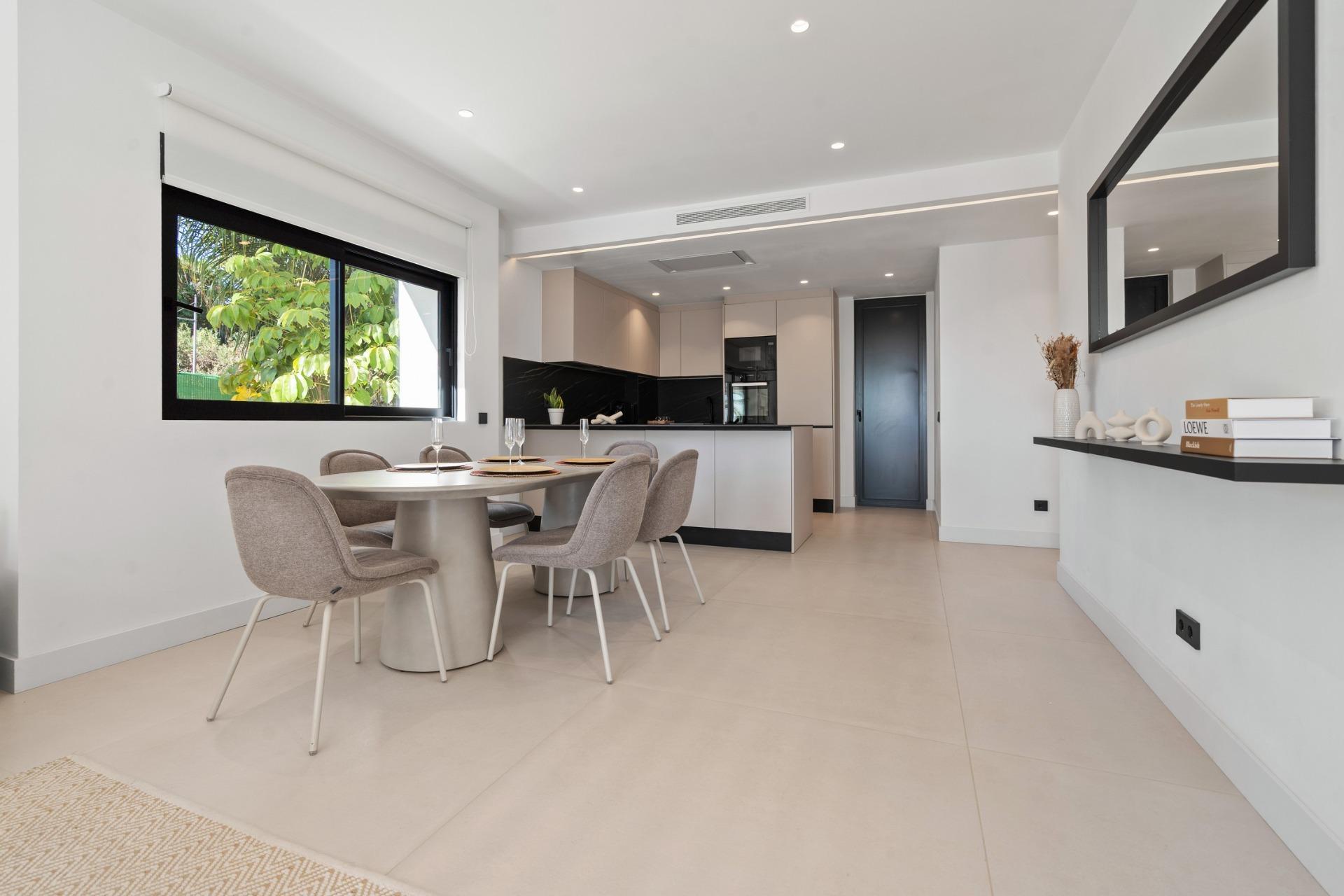 5 Bed, 4 Bath, ApartmentFor Sale, Estepona, Malaga