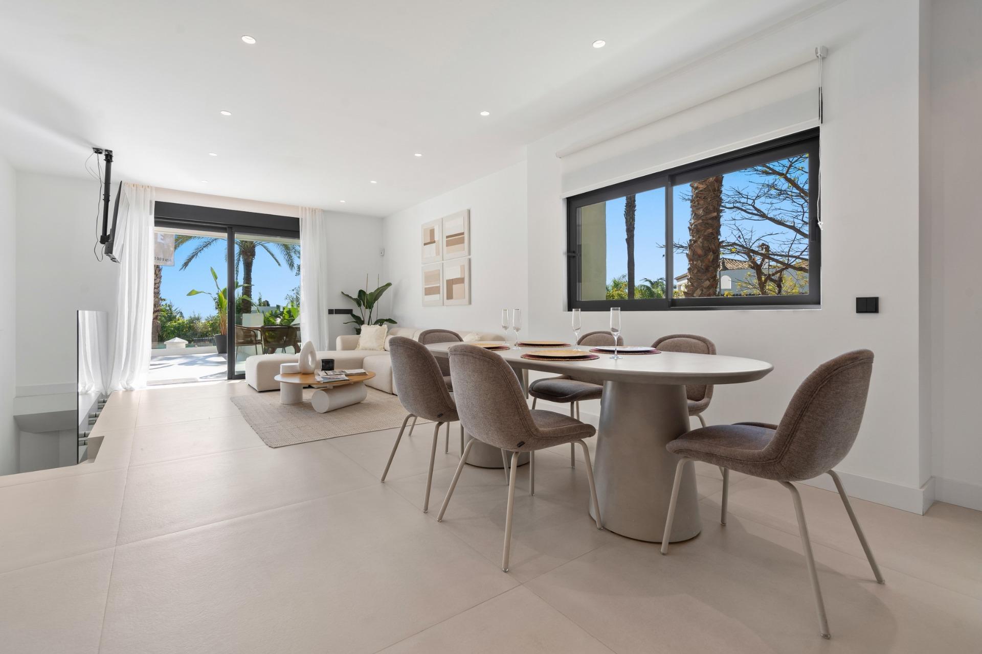 5 Bed, 4 Bath, ApartmentFor Sale, Estepona, Malaga