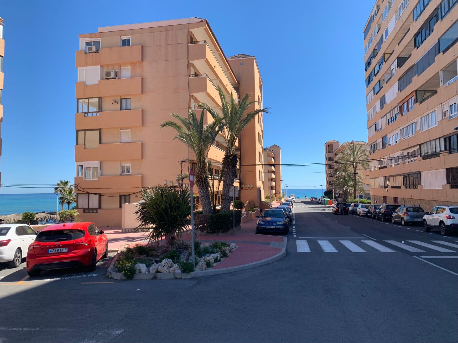 3 Bed, 1 Bath, ApartmentFor Sale, Torrevieja, Alicante