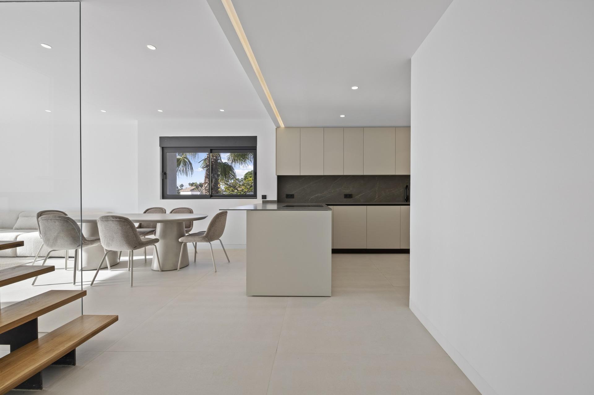 3 Bed, 2 Bath, ApartmentFor Sale, Estepona, Malaga