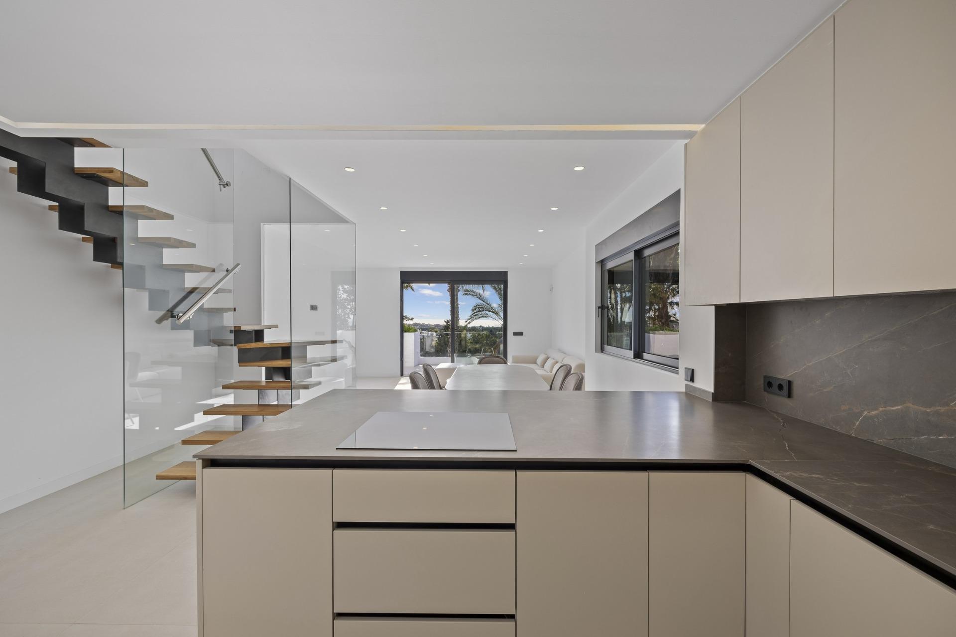 3 Bed, 2 Bath, ApartmentFor Sale, Estepona, Malaga