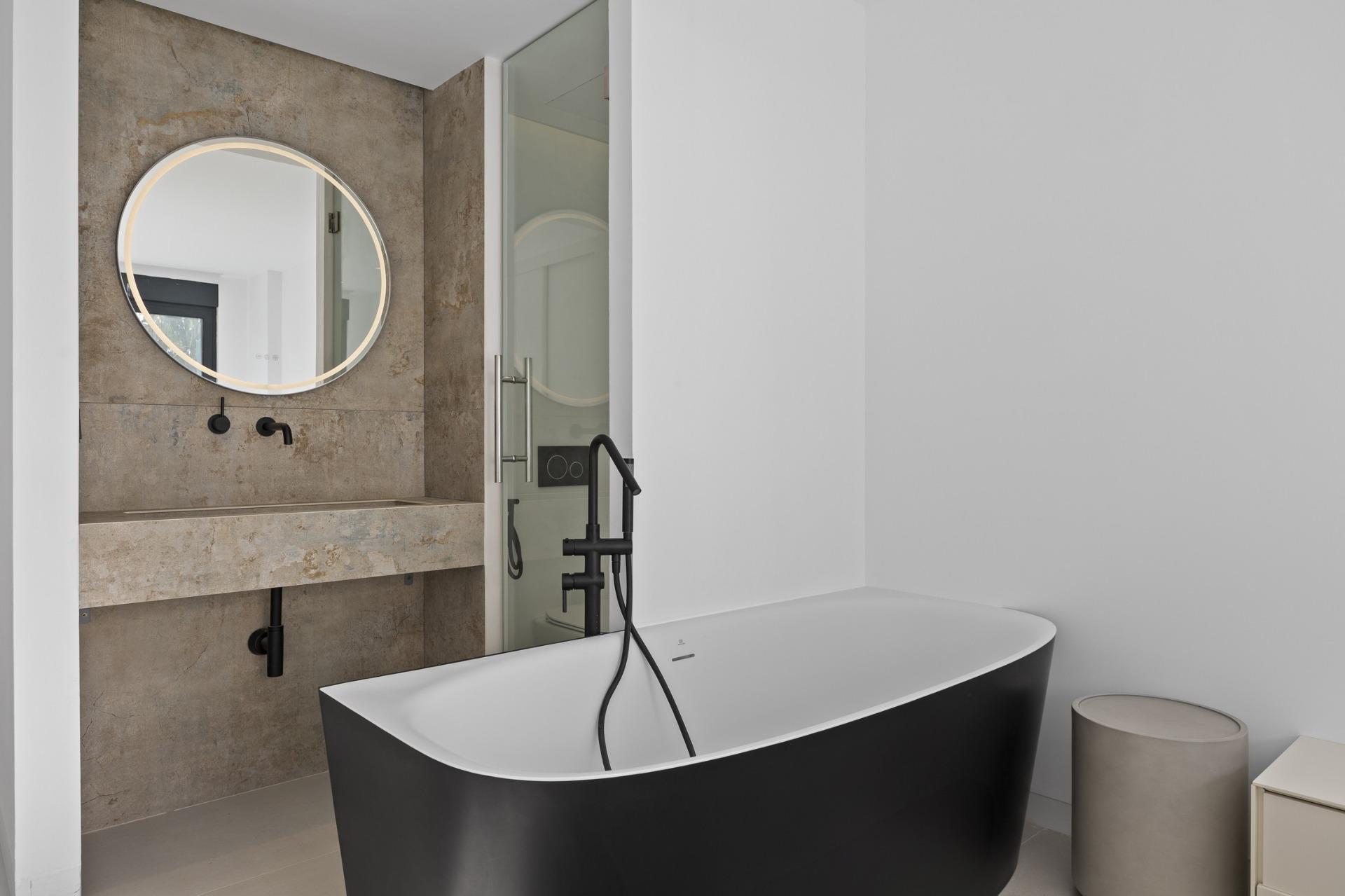 3 Bed, 2 Bath, ApartmentFor Sale, Estepona, Malaga