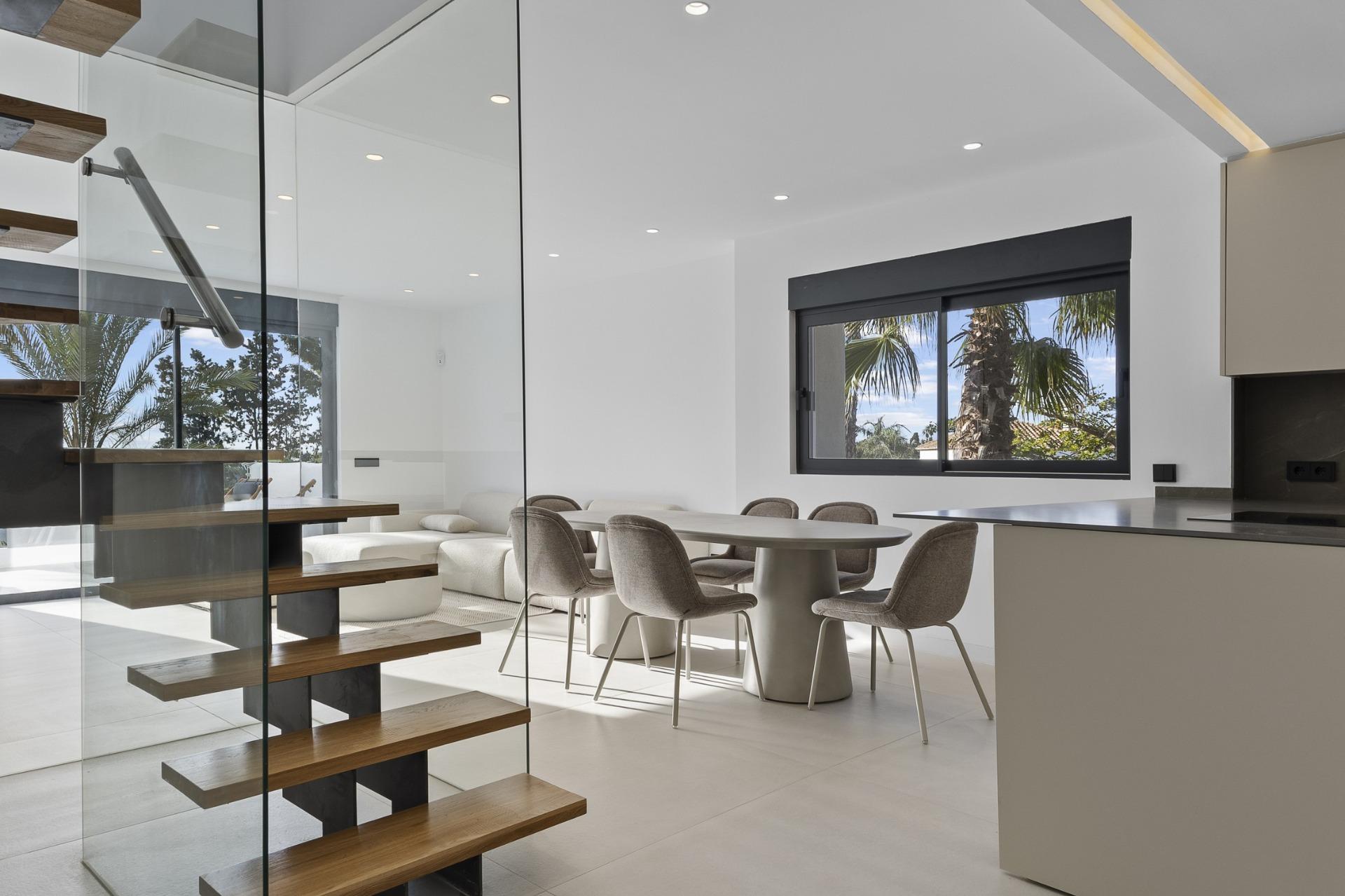 3 Bed, 2 Bath, ApartmentFor Sale, Estepona, Malaga