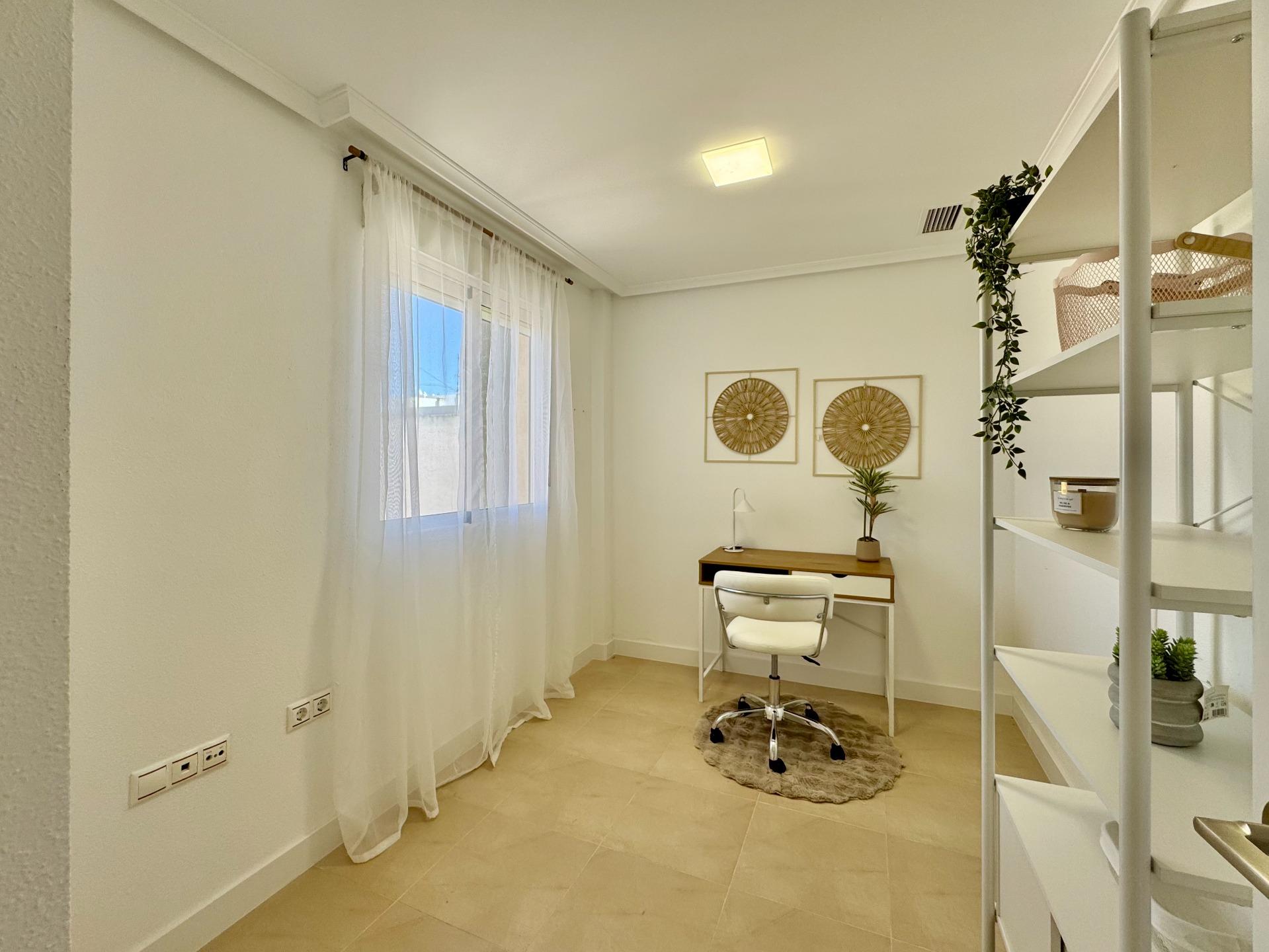 3 Bed, 2 Bath, ApartmentFor Sale, Torrevieja, Alicante