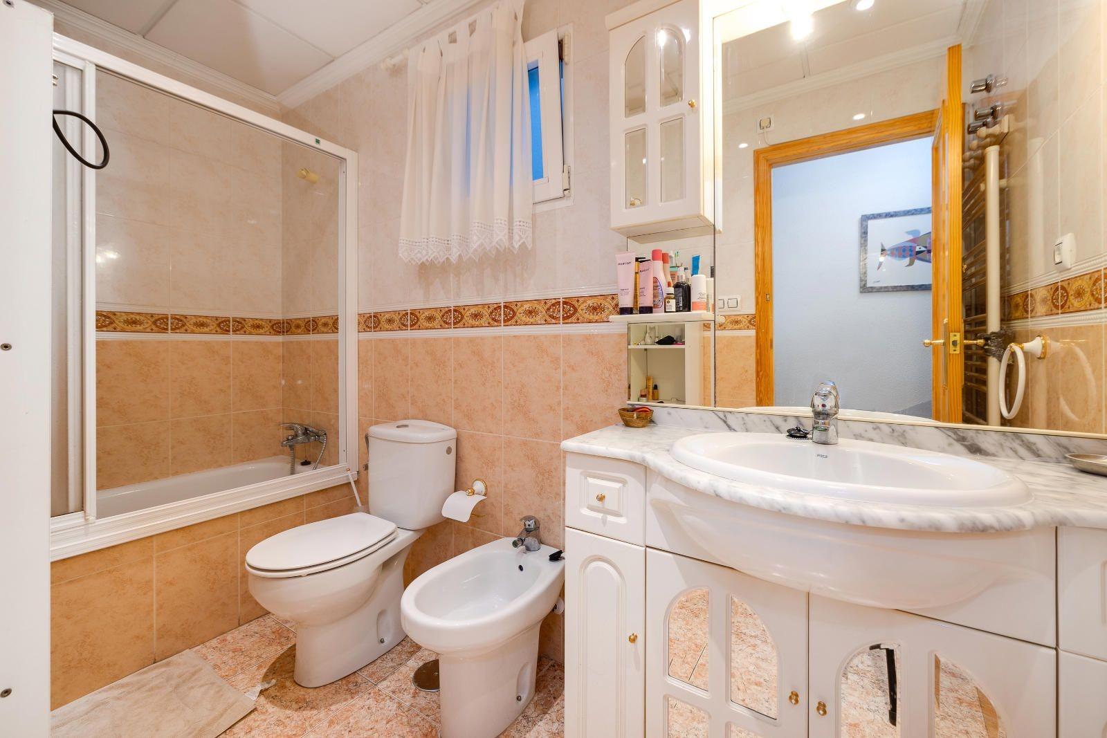 3 Bed, 2 Bath, ApartmentFor Sale, Torrevieja, Alicante