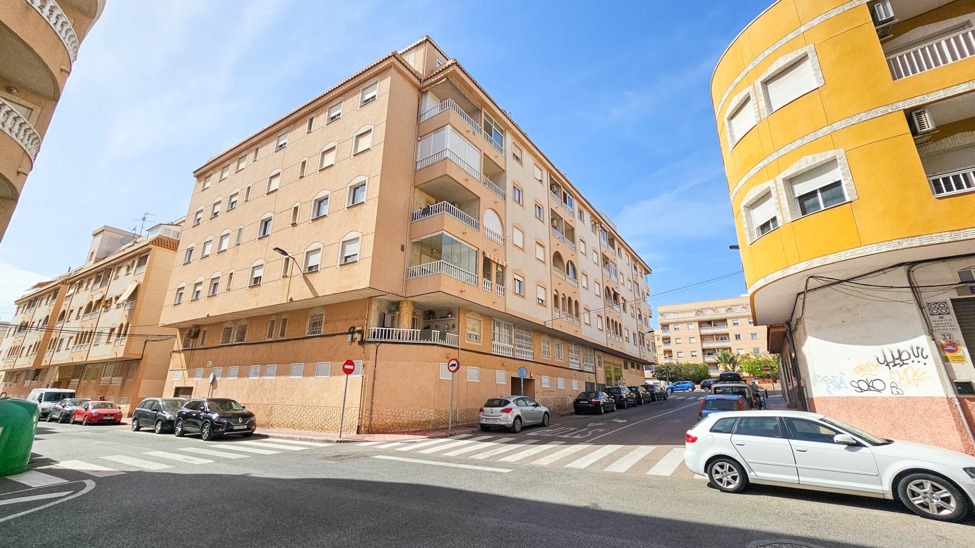 2 Bed, 1 Bath, ApartmentFor Sale, Torrevieja, Alicante