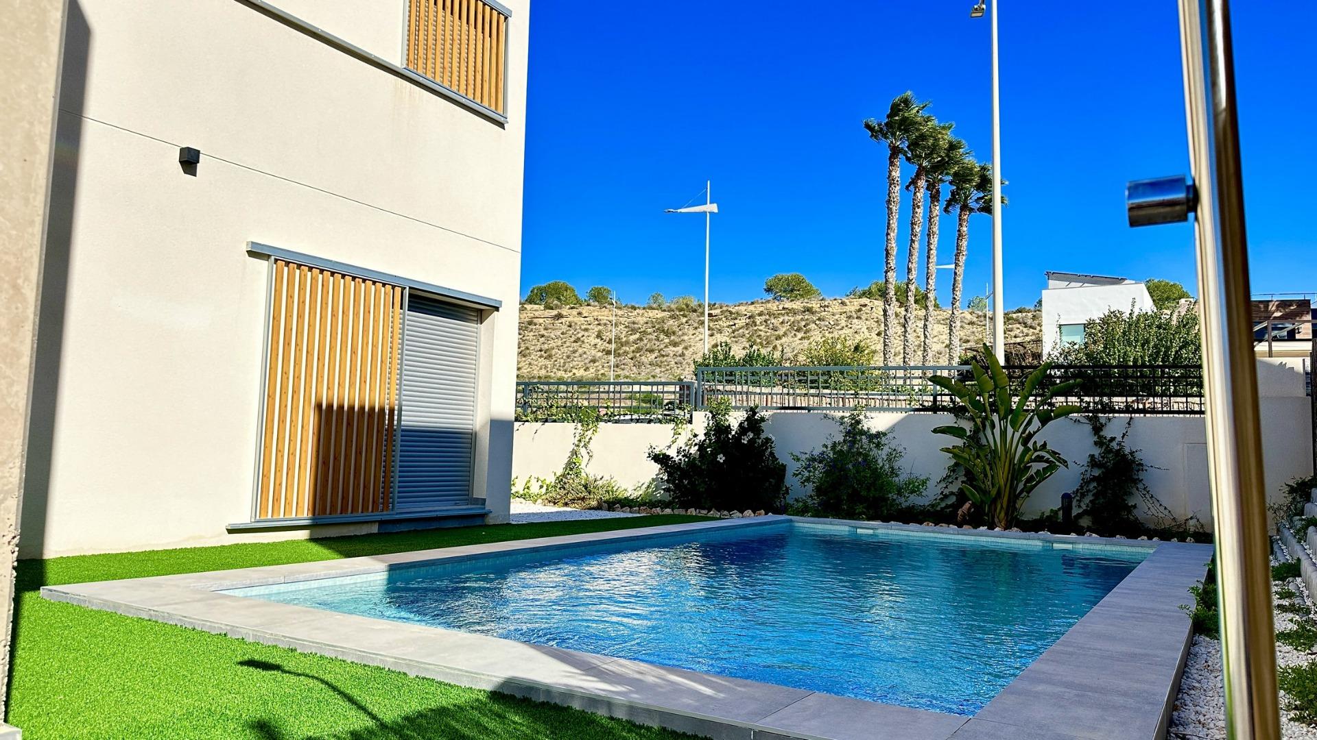 4 Bed, 3 Bath, HouseFor Sale, Algorfa, Alicante