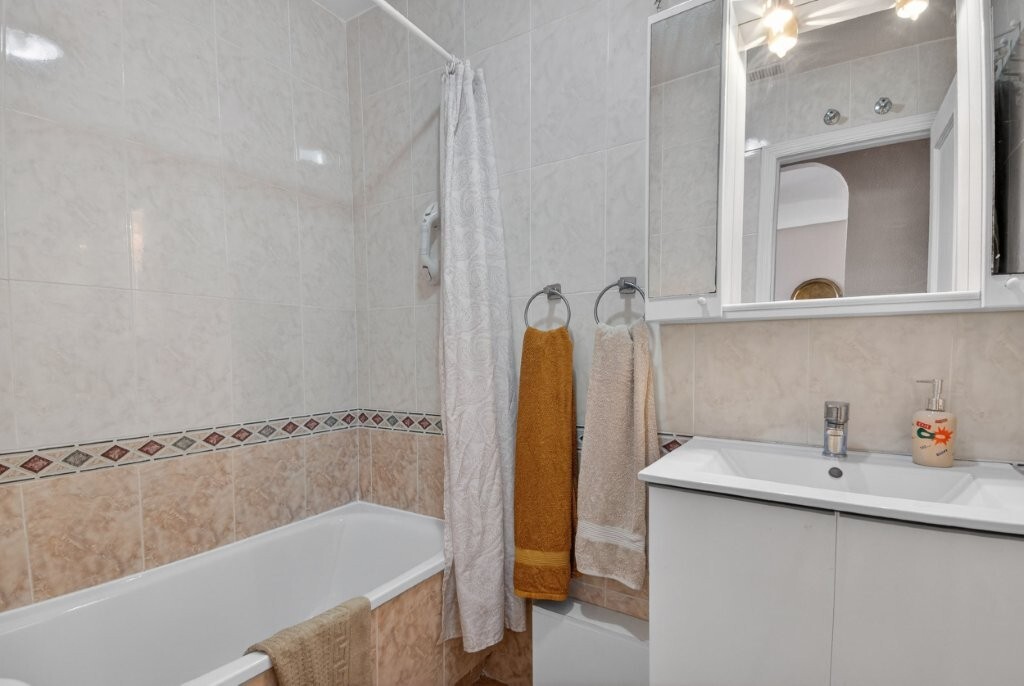 2 Bed, 1 Bath, ApartmentFor Sale, Torrevieja, Alicante