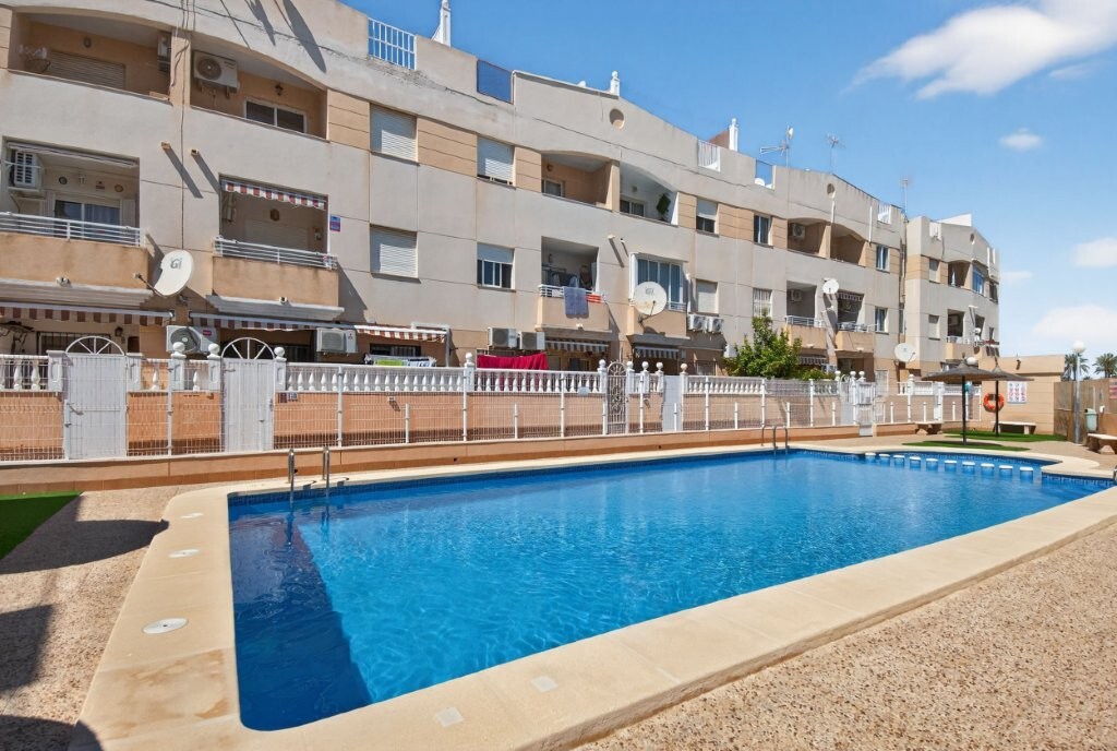 2 Bed, 1 Bath, ApartmentFor Sale, Torrevieja, Alicante