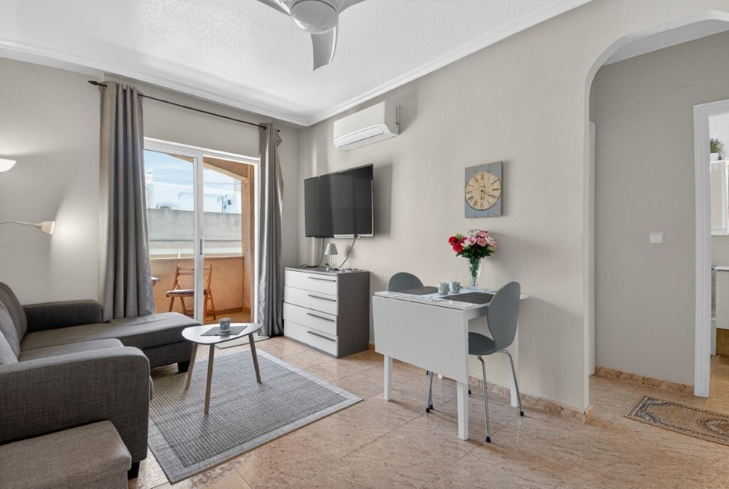 2 Bed, 1 Bath, ApartmentFor Sale, Torrevieja, Alicante