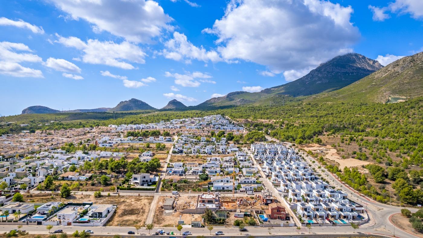 5 Bed, 2 Bath, HouseFor Sale, Polop, Alicante