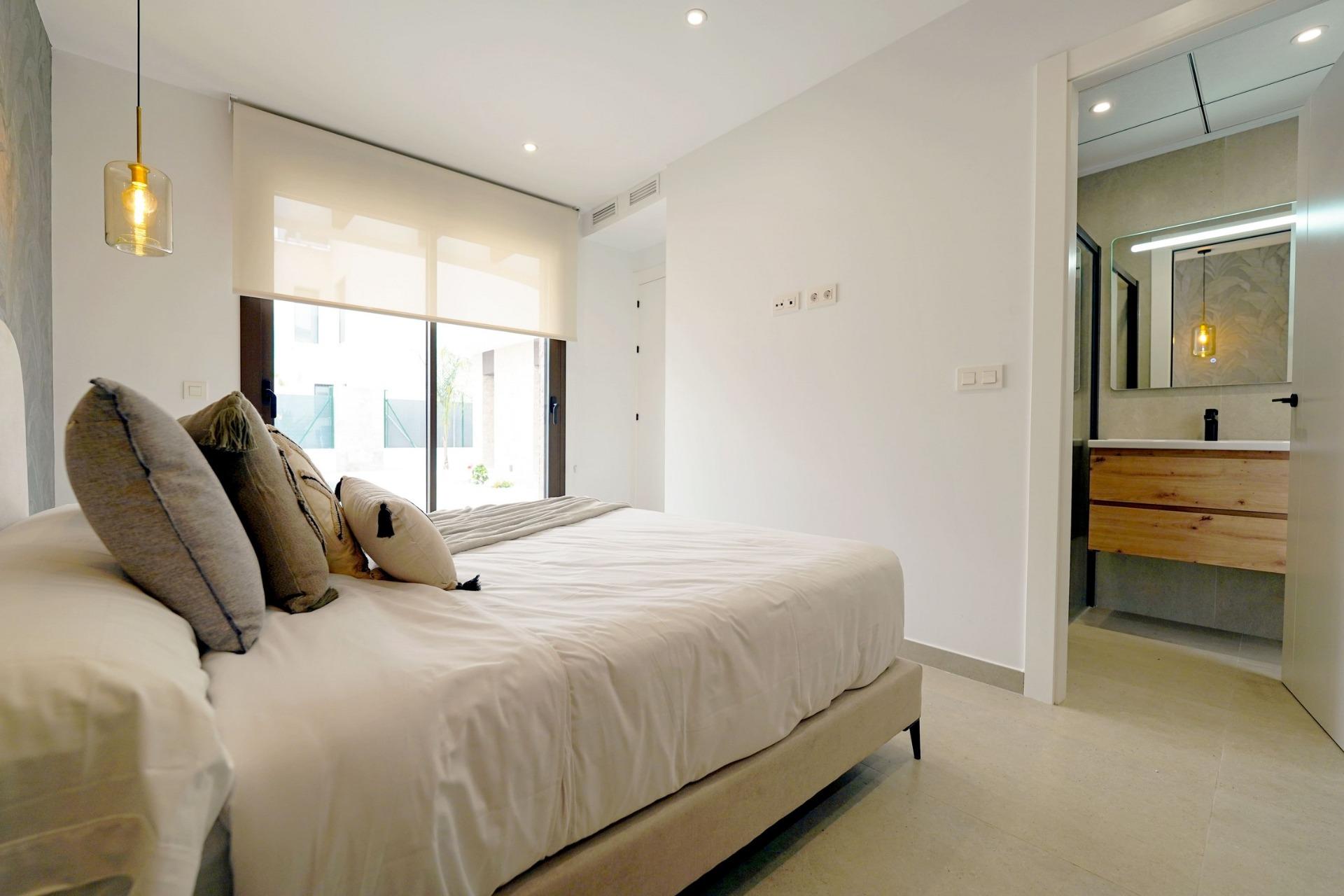 4 Bed, 3 Bath, HouseFor Sale, Almoradi, Alicante