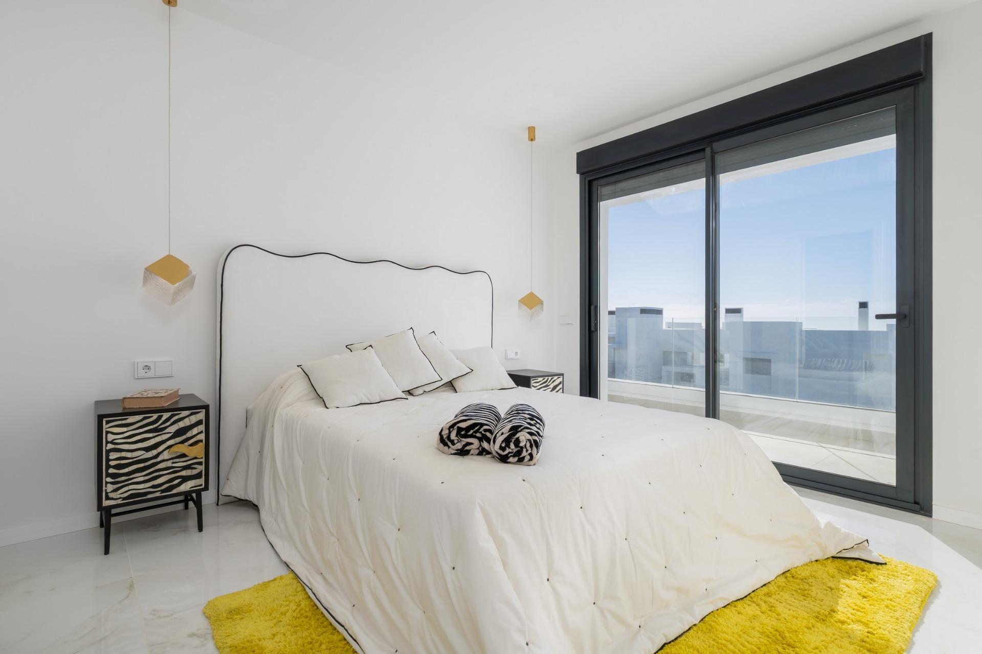 3 Bed, 2 Bath, ApartmentFor Sale, Estepona, Malaga