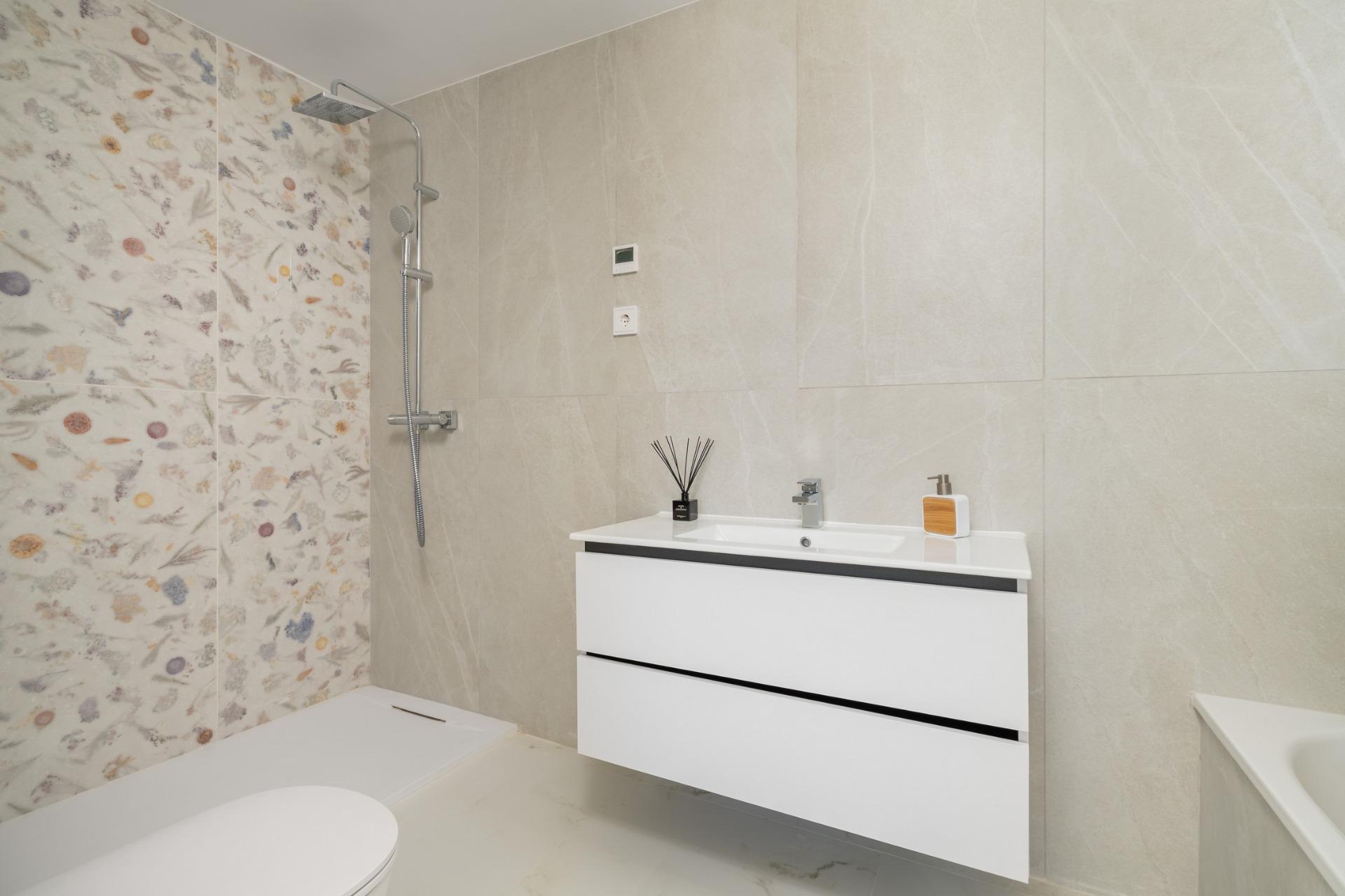 3 Bed, 2 Bath, ApartmentFor Sale, Estepona, Malaga