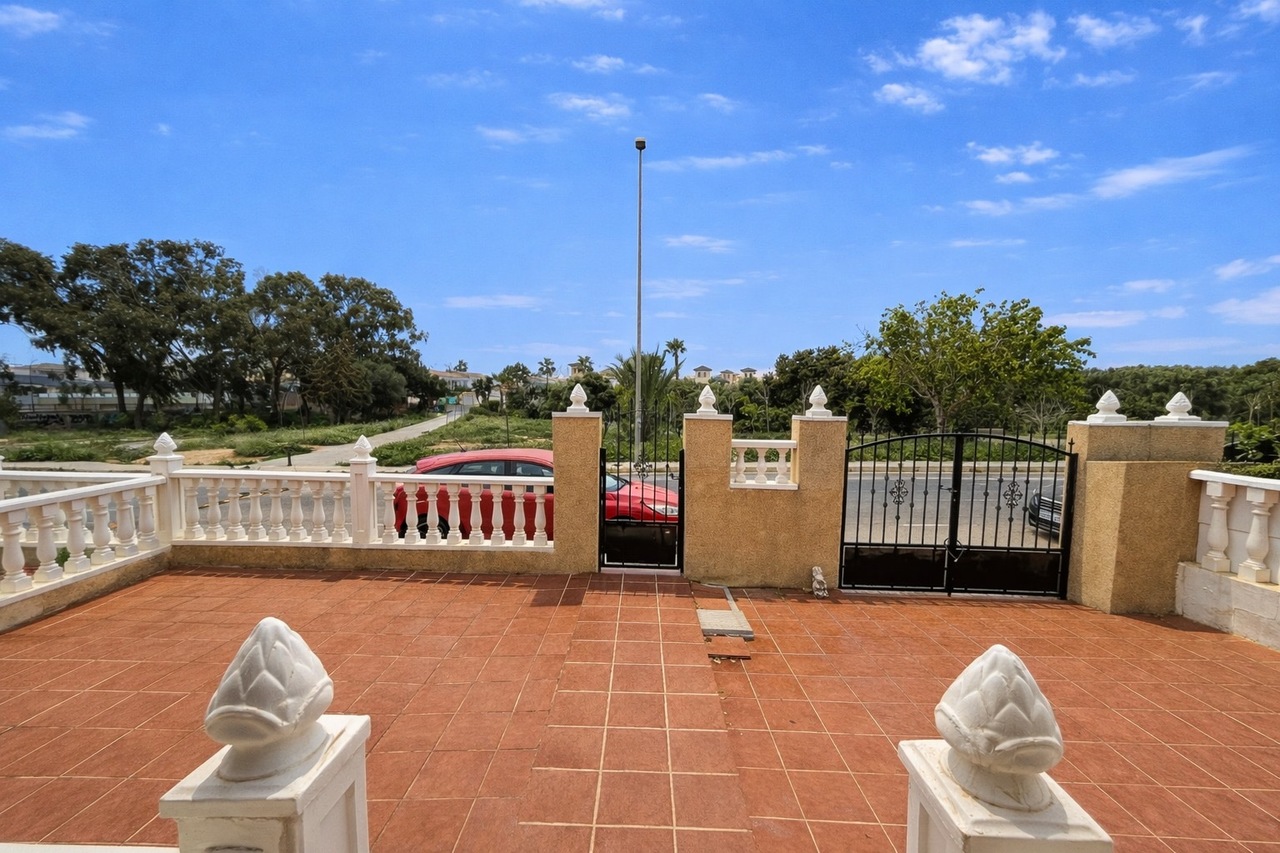 3 Bed, 2 Bath, HouseFor Sale, Cabo Roig, Alicante