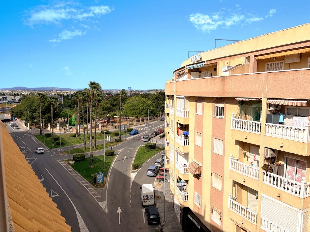 2 Bed, 1 Bath, ApartmentFor Sale, Torrevieja, Alicante