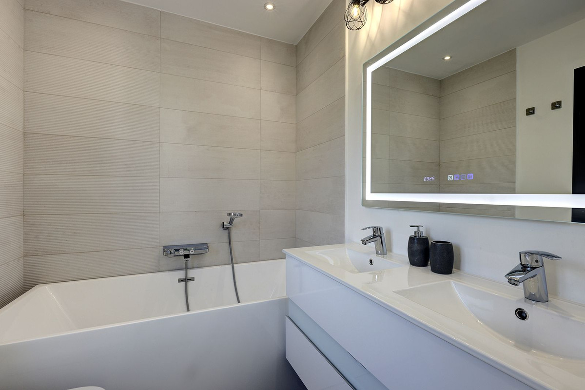 6 Bed, 5 Bath, HouseFor Sale, Marbella, Malaga