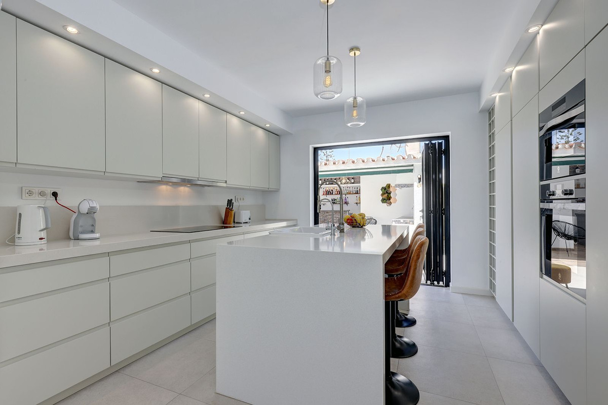 6 Bed, 5 Bath, HouseFor Sale, Marbella, Malaga