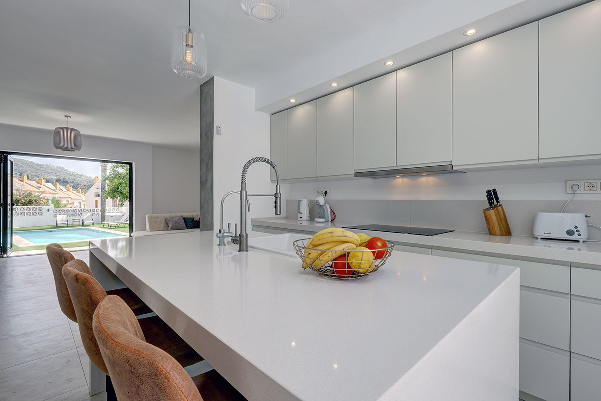 6 Bed, 5 Bath, HouseFor Sale, Marbella, Malaga