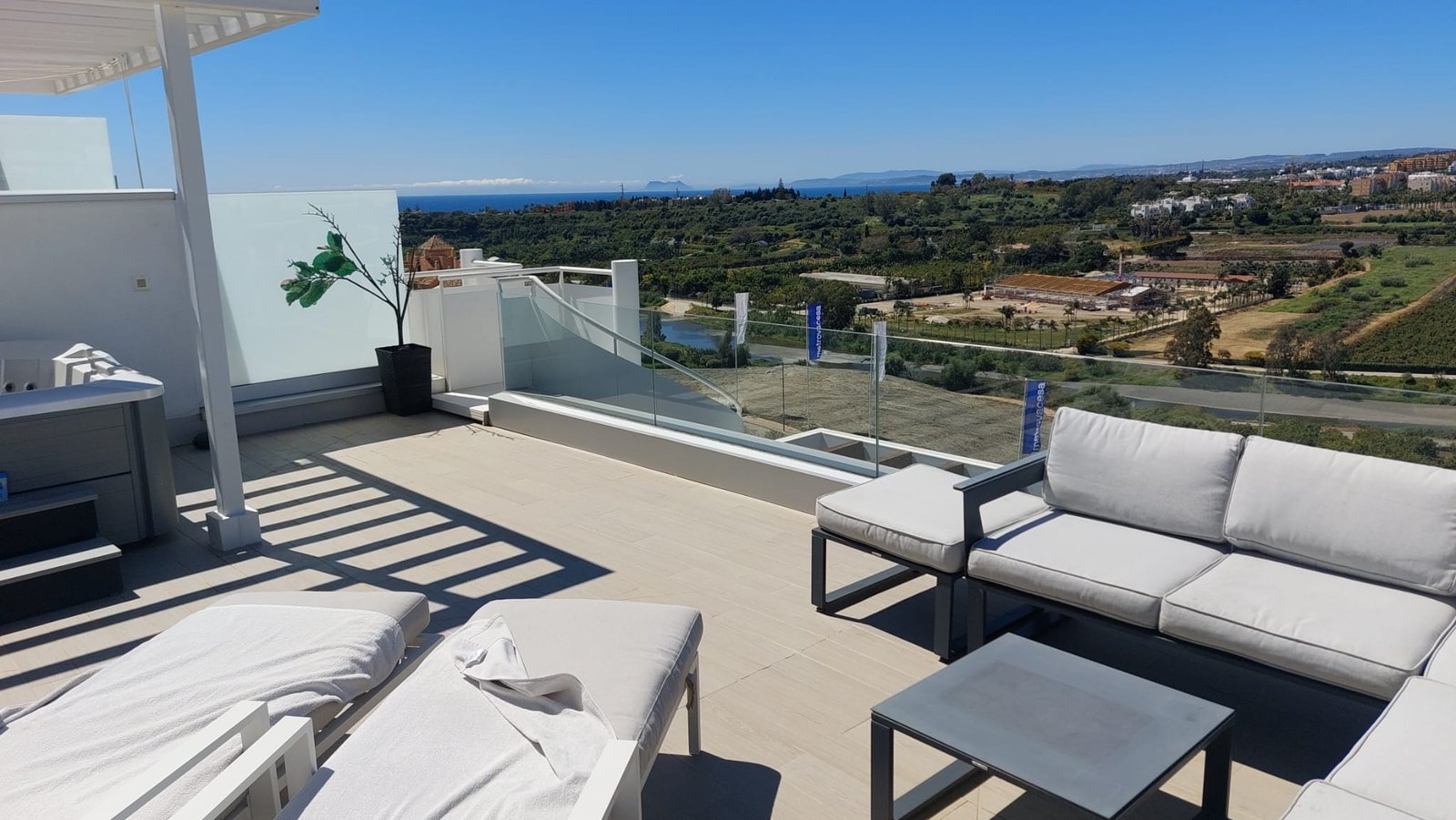 2 Bed, 2 Bath, ApartmentFor Sale, Estepona, Malaga