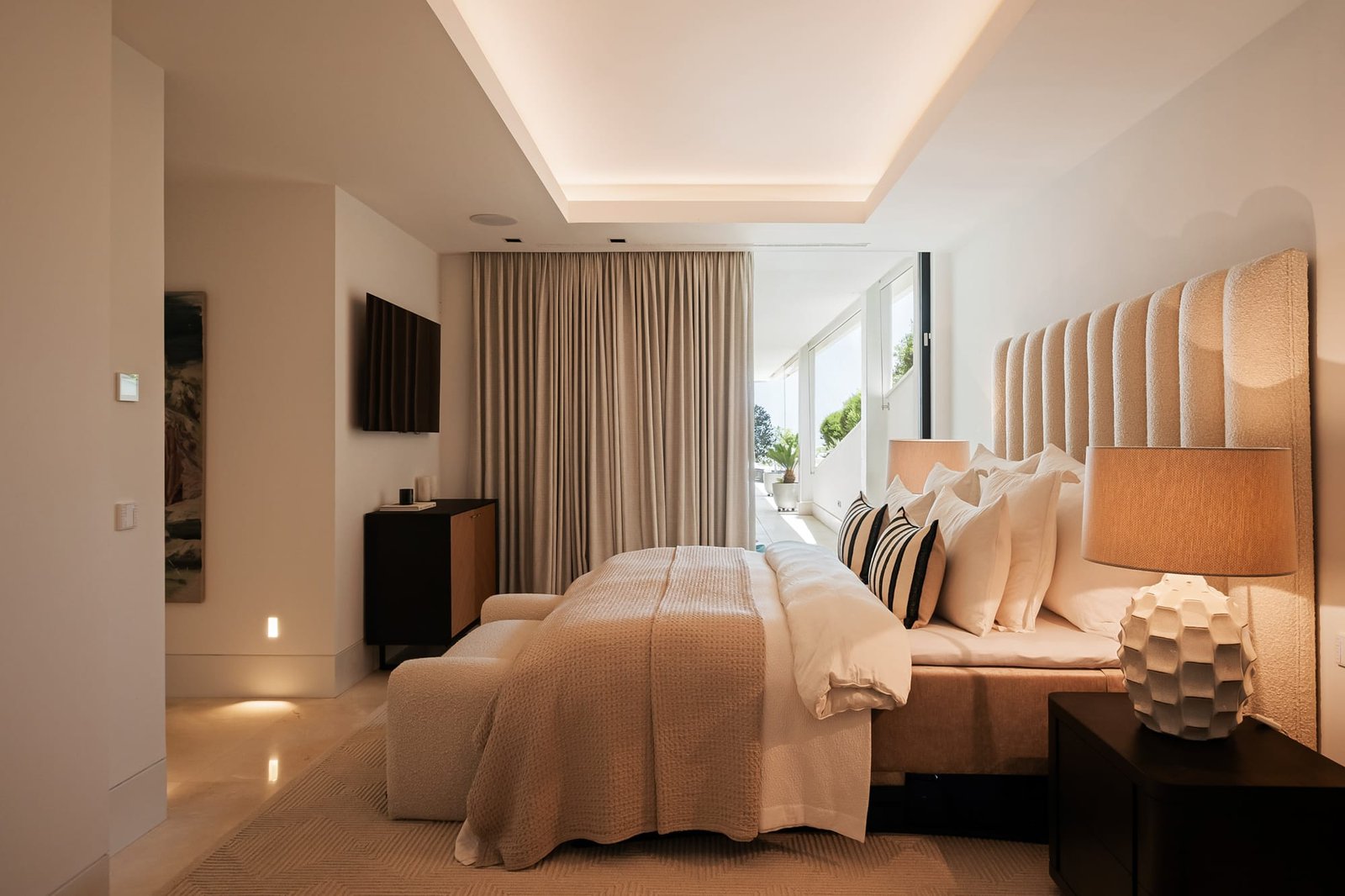 3 Bed, 3 Bath, ApartmentFor Sale, Benahavis, Malaga