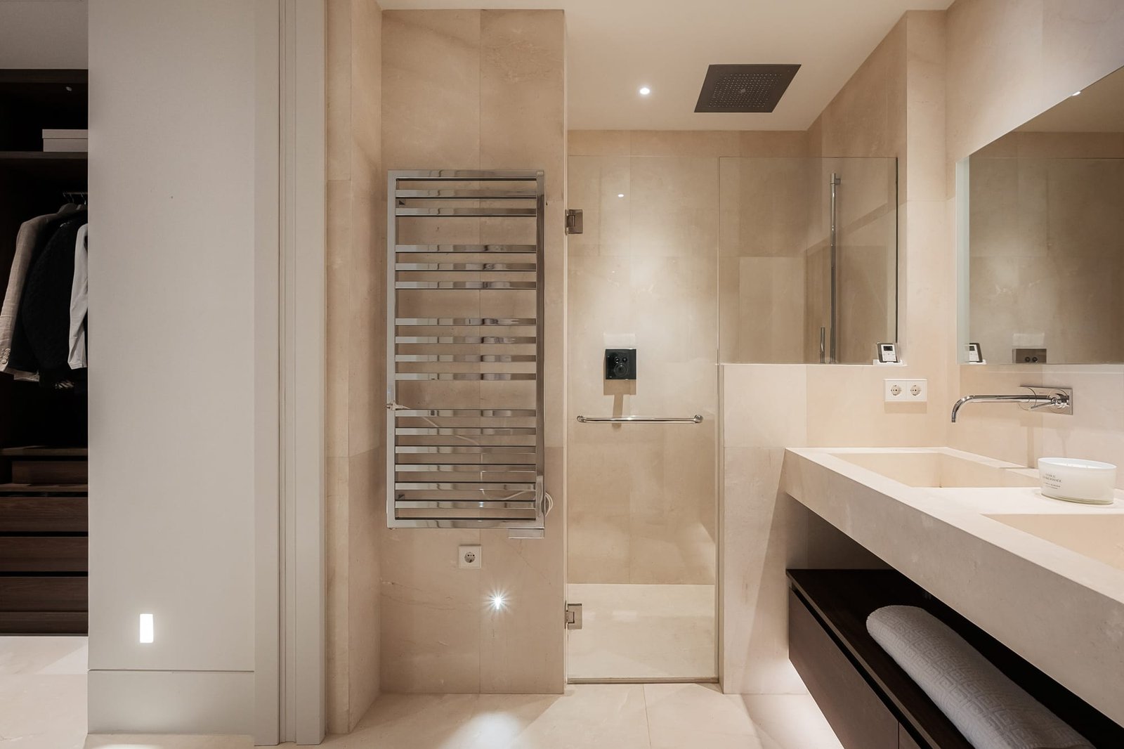 3 Bed, 3 Bath, ApartmentFor Sale, Benahavis, Malaga