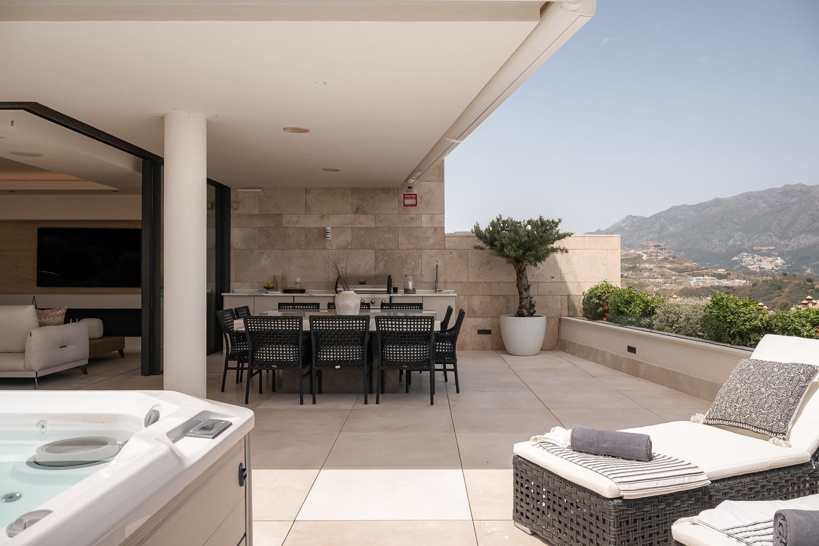 3 Bed, 3 Bath, ApartmentFor Sale, Benahavis, Malaga