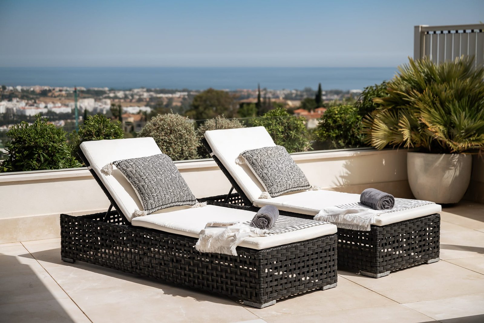 3 Bed, 3 Bath, ApartmentFor Sale, Benahavis, Malaga