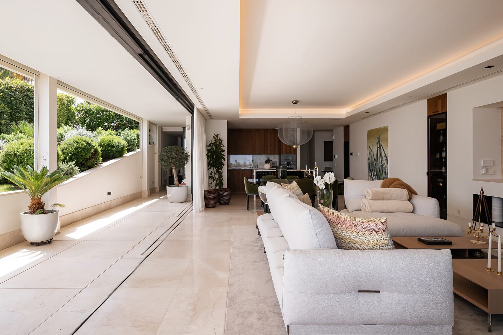 3 Bed, 3 Bath, ApartmentFor Sale, Benahavis, Malaga