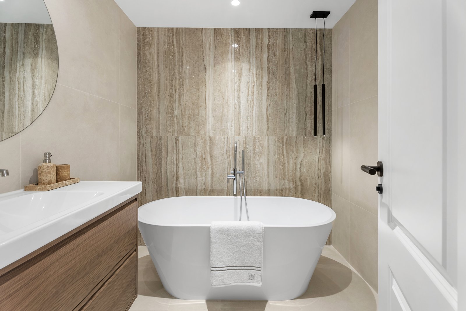 3 Bed, 2 Bath, ApartmentFor Sale, Benahavis, Malaga