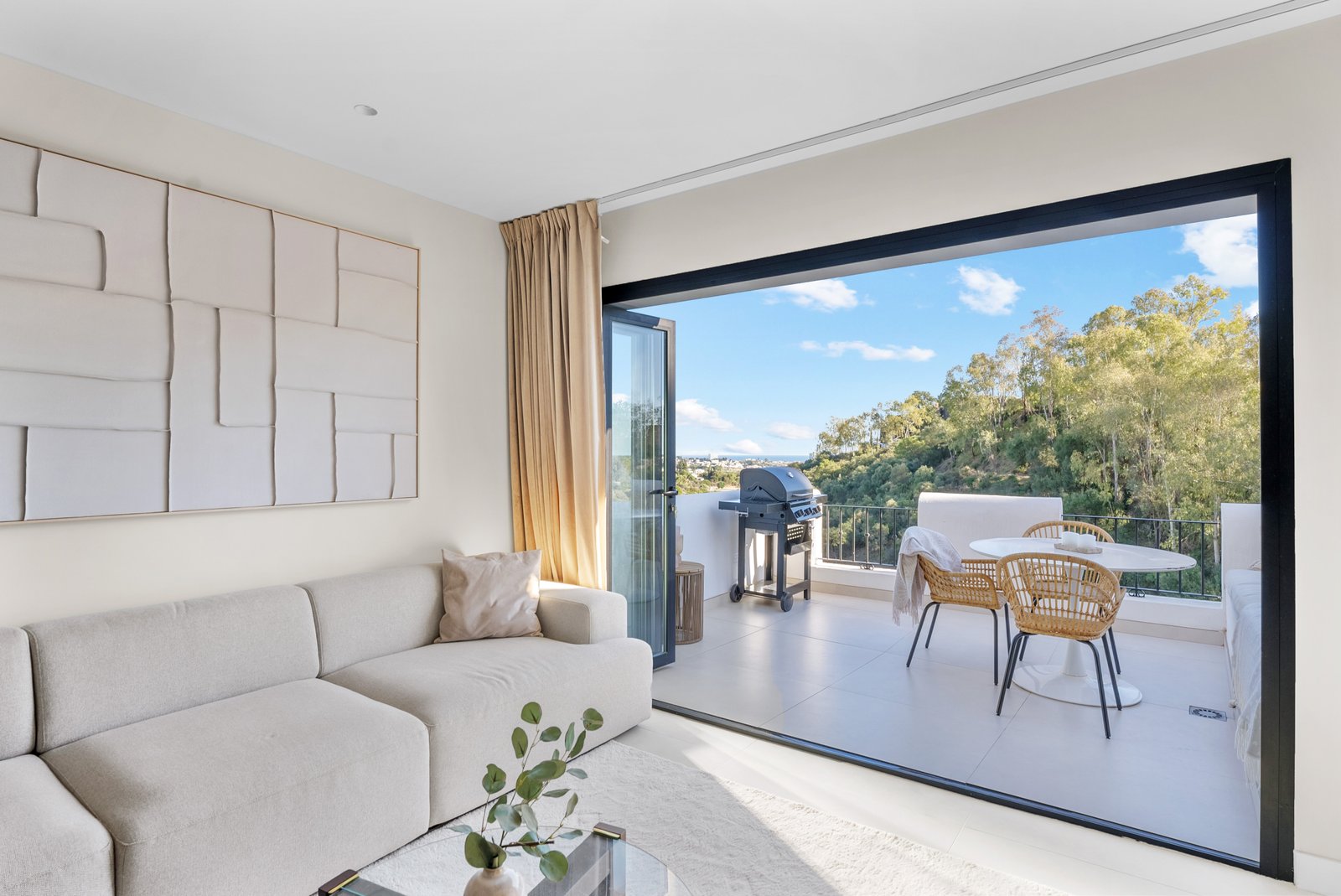 3 Bed, 2 Bath, ApartmentFor Sale, Benahavis, Malaga