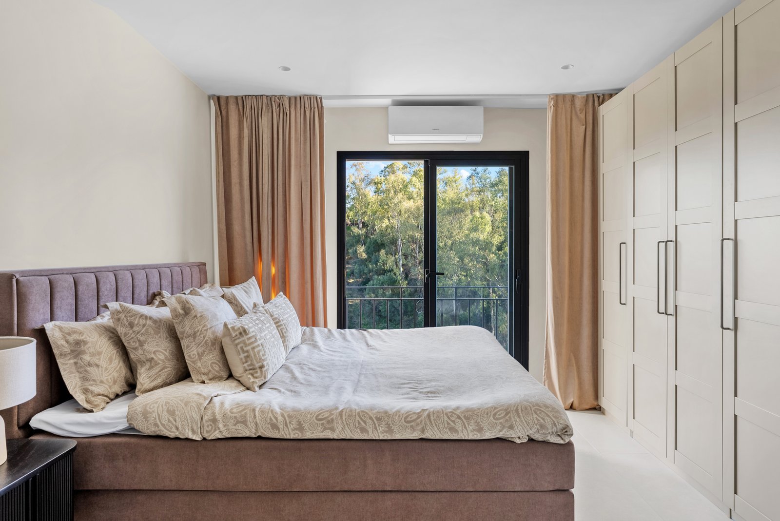 3 Bed, 2 Bath, ApartmentFor Sale, Benahavis, Malaga