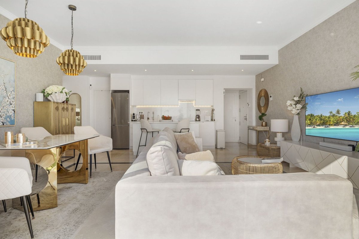 3 Bed, 2 Bath, ApartmentFor Sale, Benahavis, Malaga