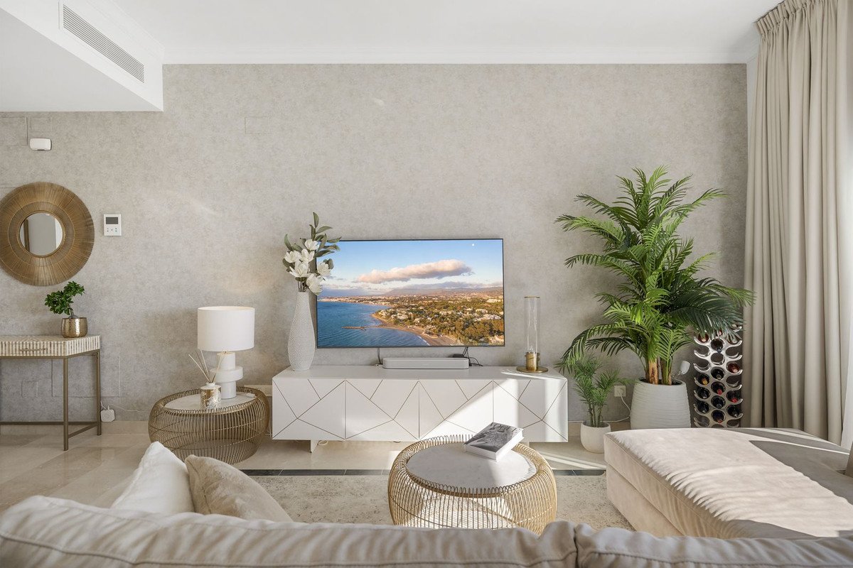 3 Bed, 2 Bath, ApartmentFor Sale, Benahavis, Malaga