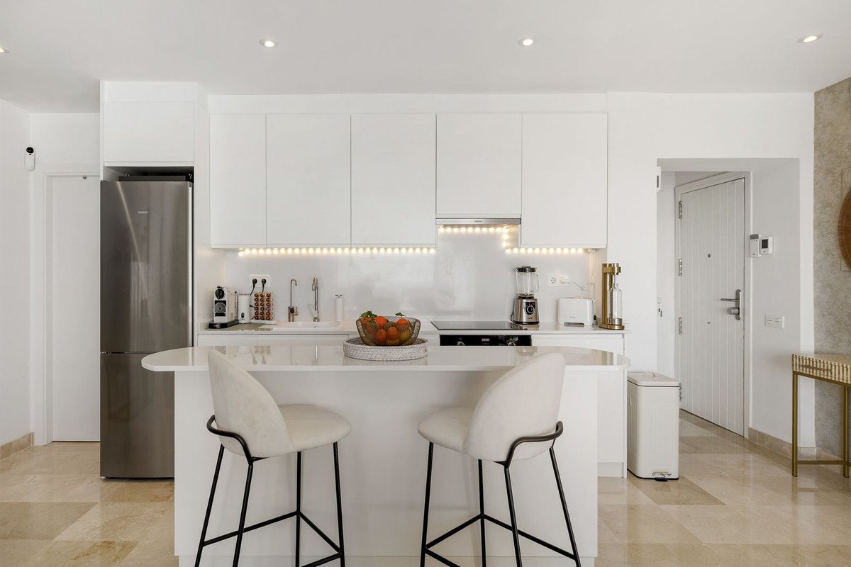 3 Bed, 2 Bath, ApartmentFor Sale, Benahavis, Malaga