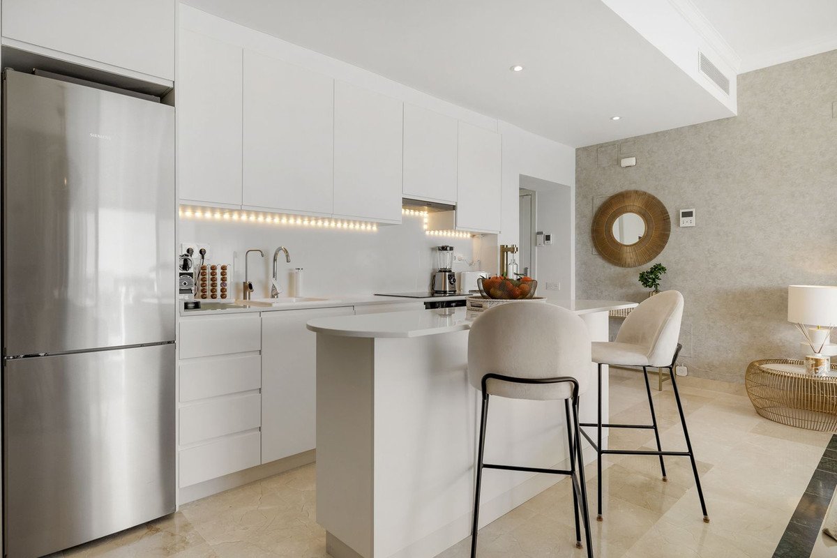 3 Bed, 2 Bath, ApartmentFor Sale, Benahavis, Malaga