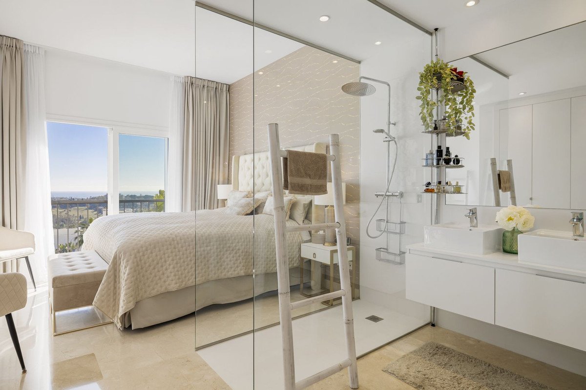 3 Bed, 2 Bath, ApartmentFor Sale, Benahavis, Malaga