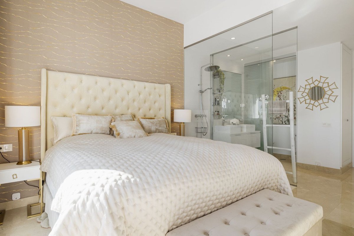 3 Bed, 2 Bath, ApartmentFor Sale, Benahavis, Malaga