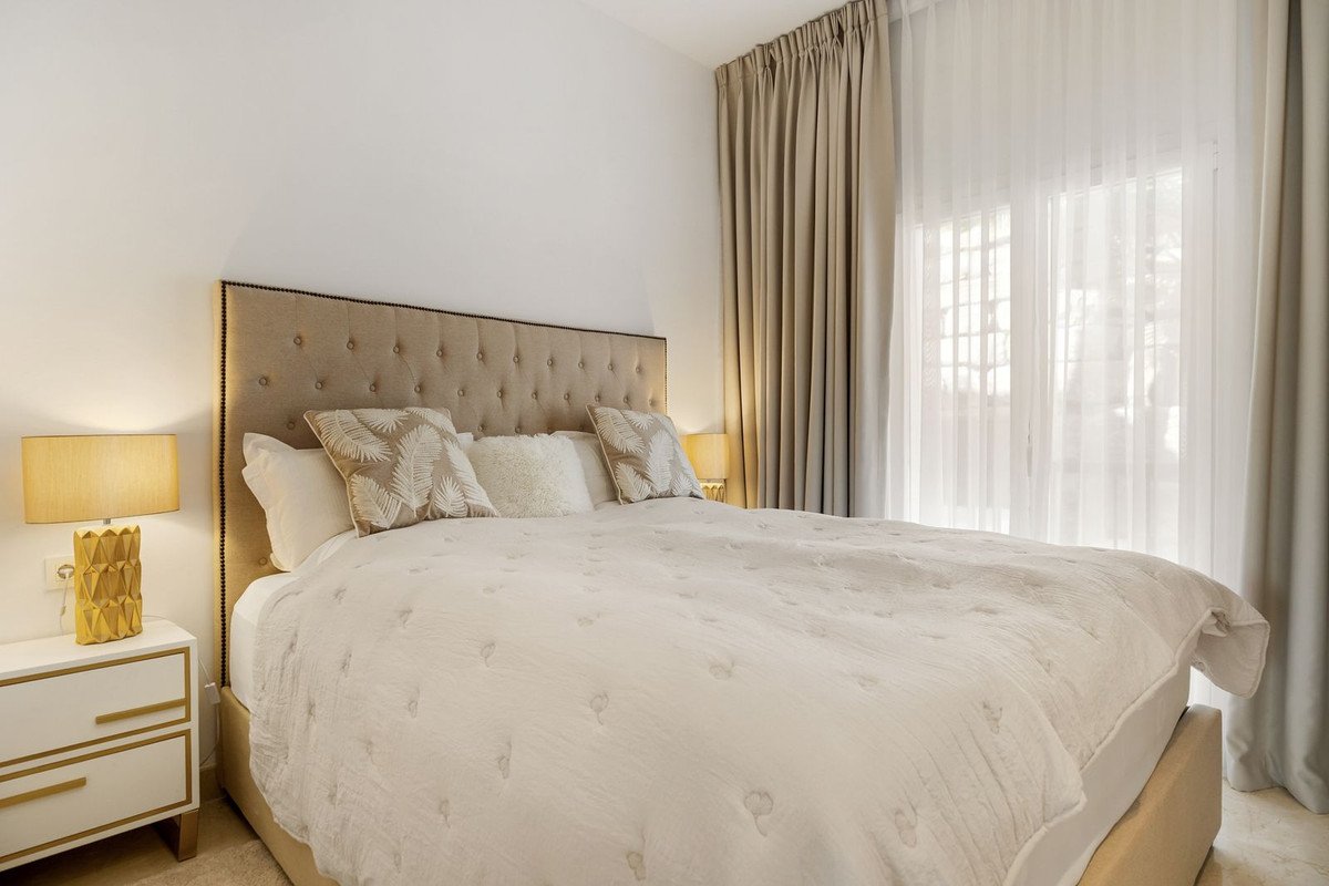 3 Bed, 2 Bath, ApartmentFor Sale, Benahavis, Malaga