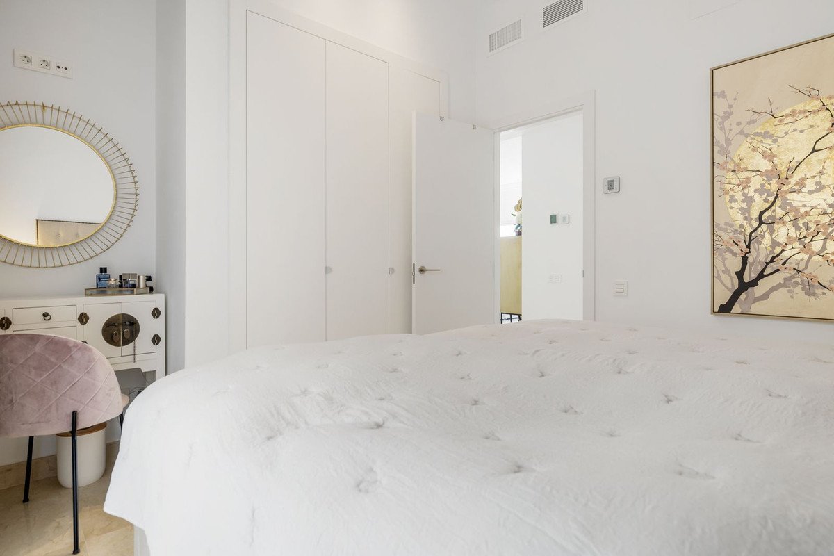 3 Bed, 2 Bath, ApartmentFor Sale, Benahavis, Malaga