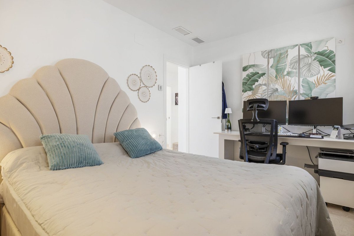 3 Bed, 2 Bath, ApartmentFor Sale, Benahavis, Malaga