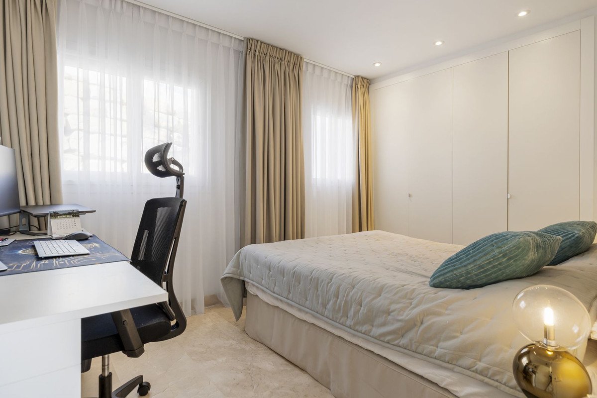 3 Bed, 2 Bath, ApartmentFor Sale, Benahavis, Malaga