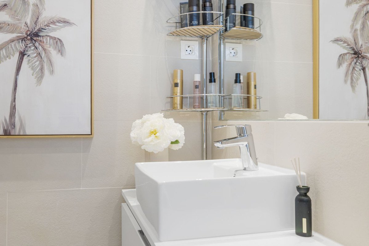 3 Bed, 2 Bath, ApartmentFor Sale, Benahavis, Malaga