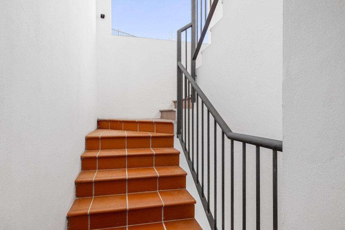 3 Bed, 2 Bath, ApartmentFor Sale, Benahavis, Malaga