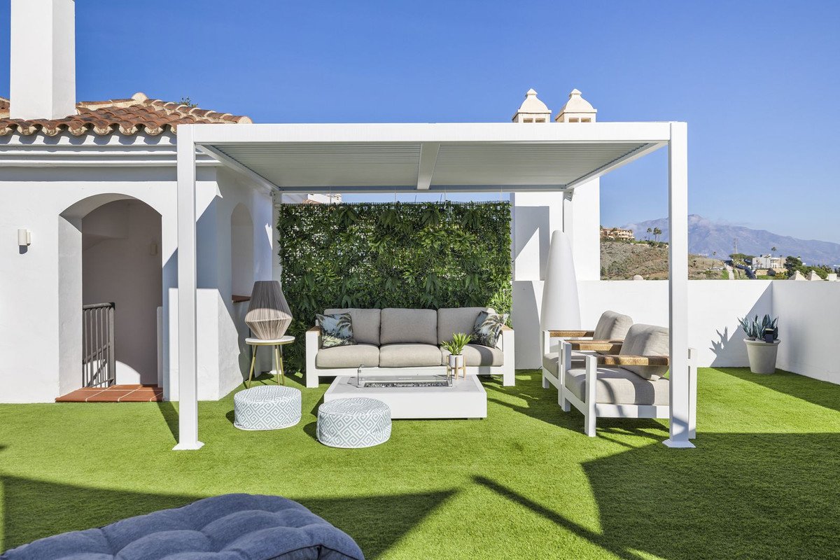 3 Bed, 2 Bath, ApartmentFor Sale, Benahavis, Malaga