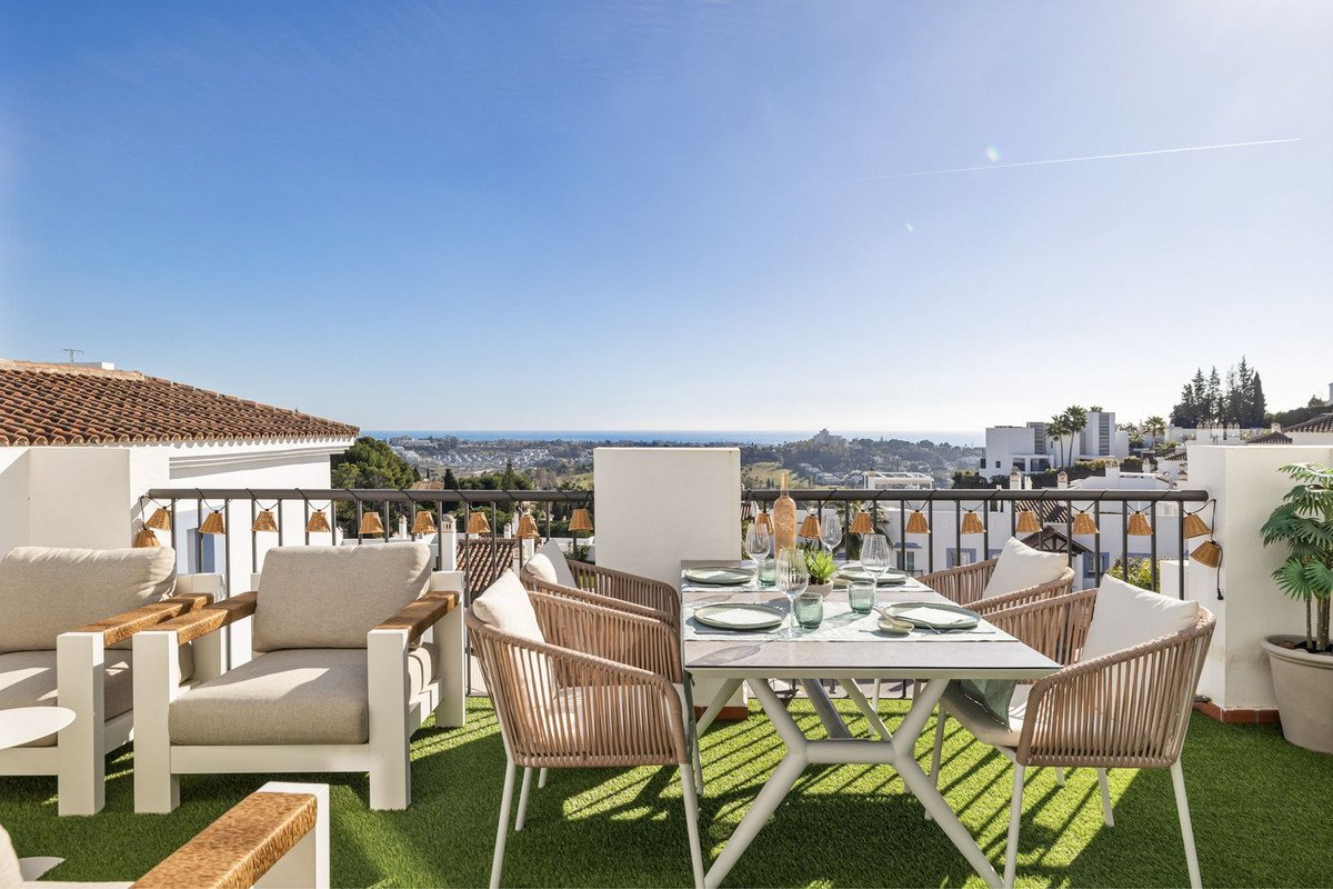 3 Bed, 2 Bath, ApartmentFor Sale, Benahavis, Malaga