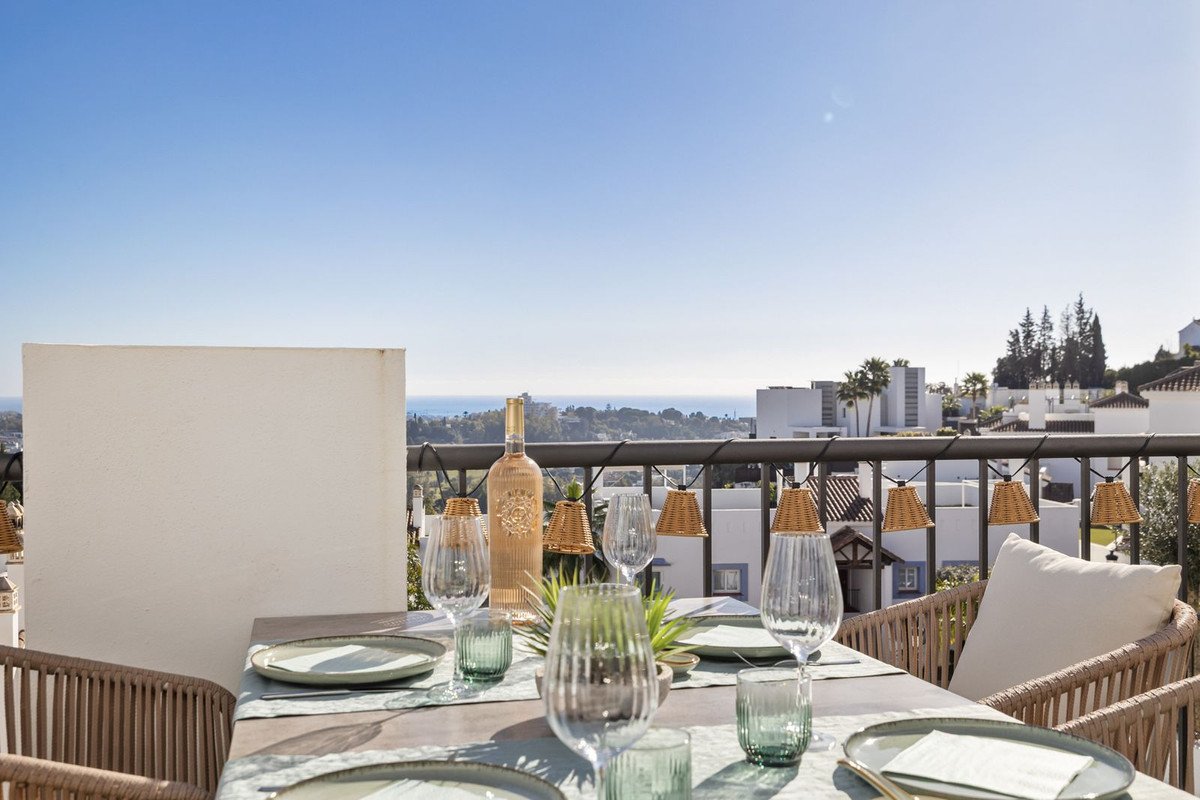 3 Bed, 2 Bath, ApartmentFor Sale, Benahavis, Malaga